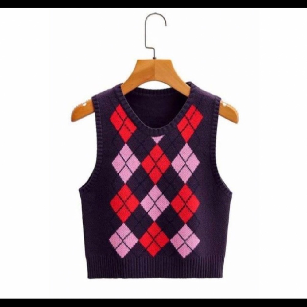 super cute & trendy y2k shirt <3
